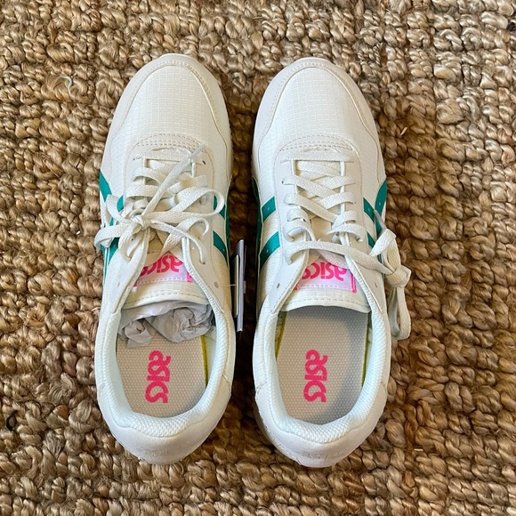 Sold 💔ASICS tiger sneaker - Picture 2 of 3